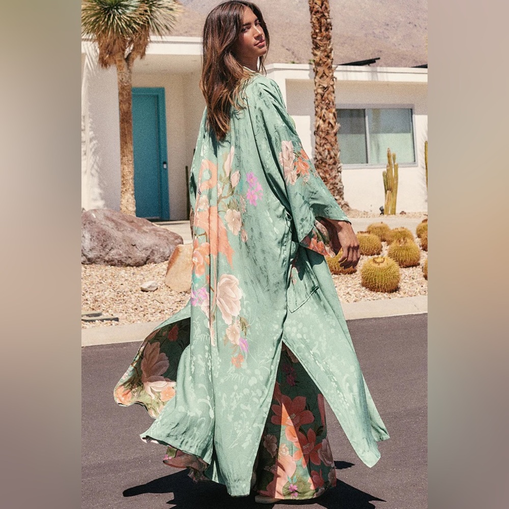 NWTS SPELL FLORIDIAN REVERSIBLE ROBE